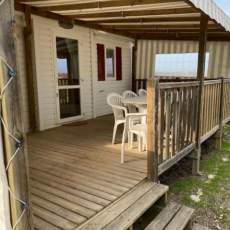 Mobil Home Avec Spacieuse Terrasse A Meschers Proche De Royan 外观 照片