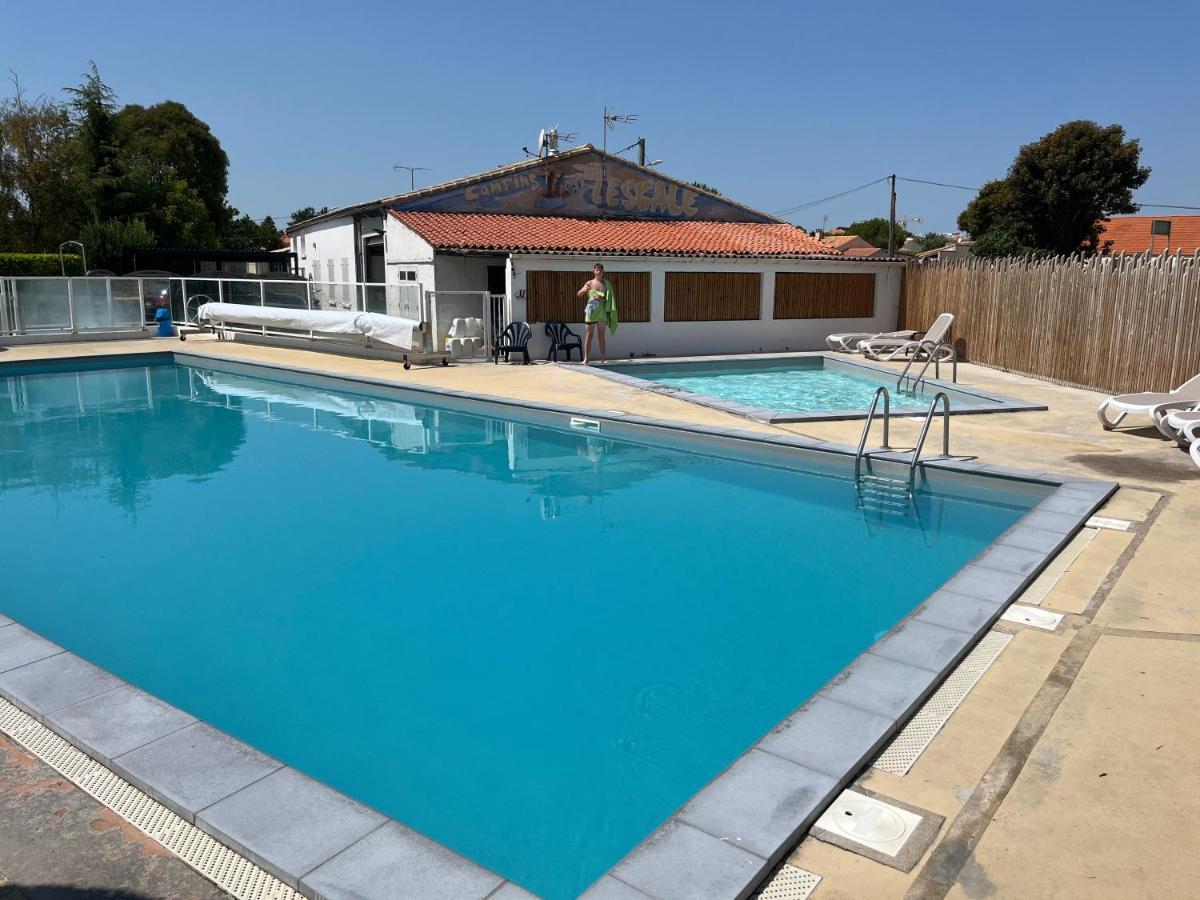 Mobil Home Avec Spacieuse Terrasse A Meschers Proche De Royan 外观 照片